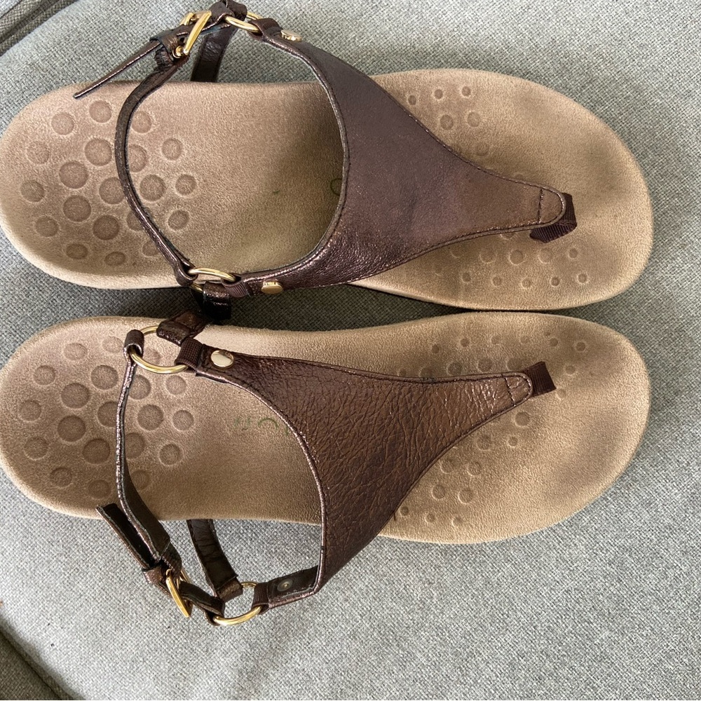 Vionic Women's Tan Sandals - Picture 5 of 5